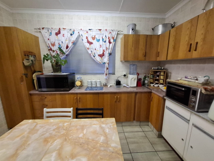 4 Bedroom Property for Sale in Geelhoutpark North West